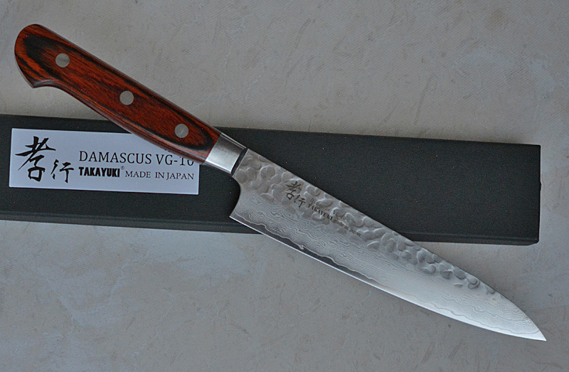 Sharp and resistant to rust Santoku knife. Item No. CA006 Japanese Santoku  knife Damascus Sakai Takayuki 180mm