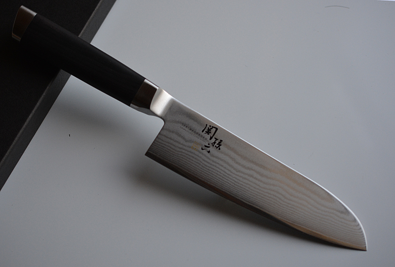 Japanese Santoku Knife Sekimagoroku Damascus steel