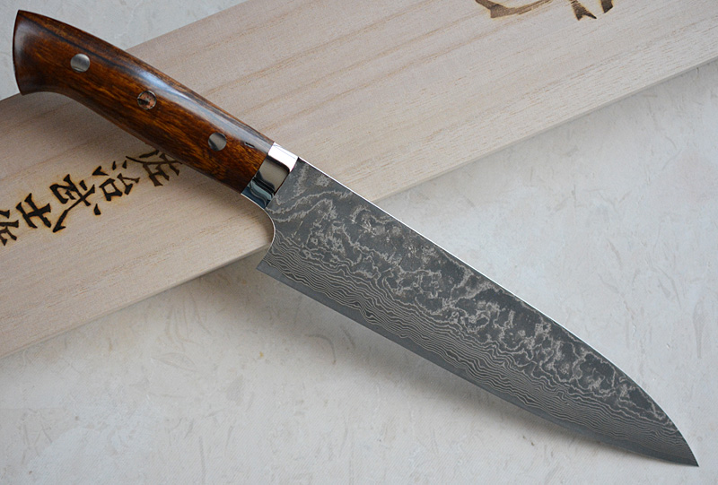 Japanese santoku Knife - TAKESHI SAJI - Stainless Damascus R2 Steel