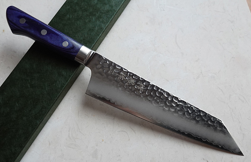 Japanese AUS10 steel hammered Kiritsuke Santoku knife and its case